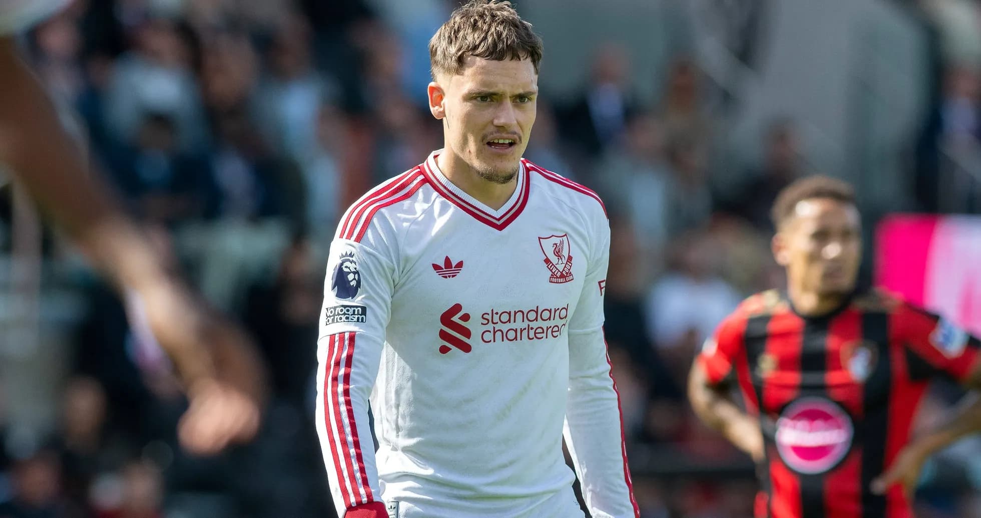 Futbolçu Liverpool formasında oyun zamanı durub