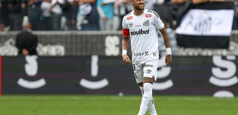 Neymar playing for Santos during a match