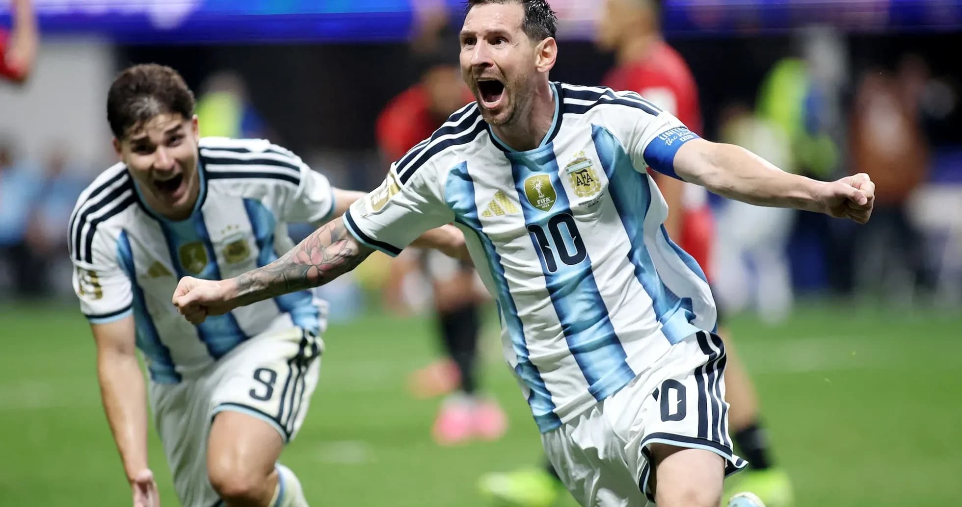 Messi və komanda yoldaşları sevinir