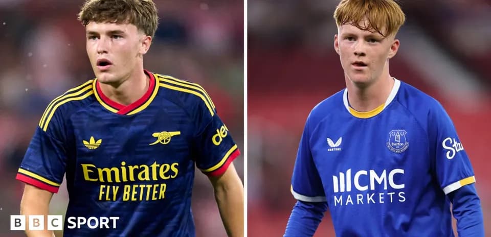 İki futbolçu, Arsenal və Everton formalarında