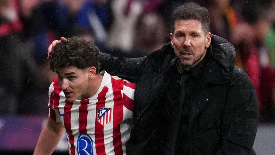 Atlético Madrid player and coach during match