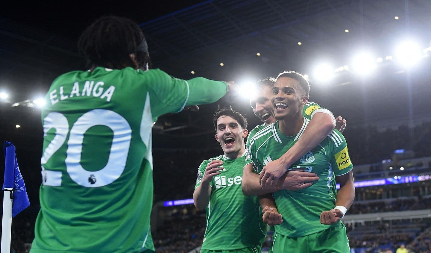 İki futbolçunun qolu qeyd etməsi