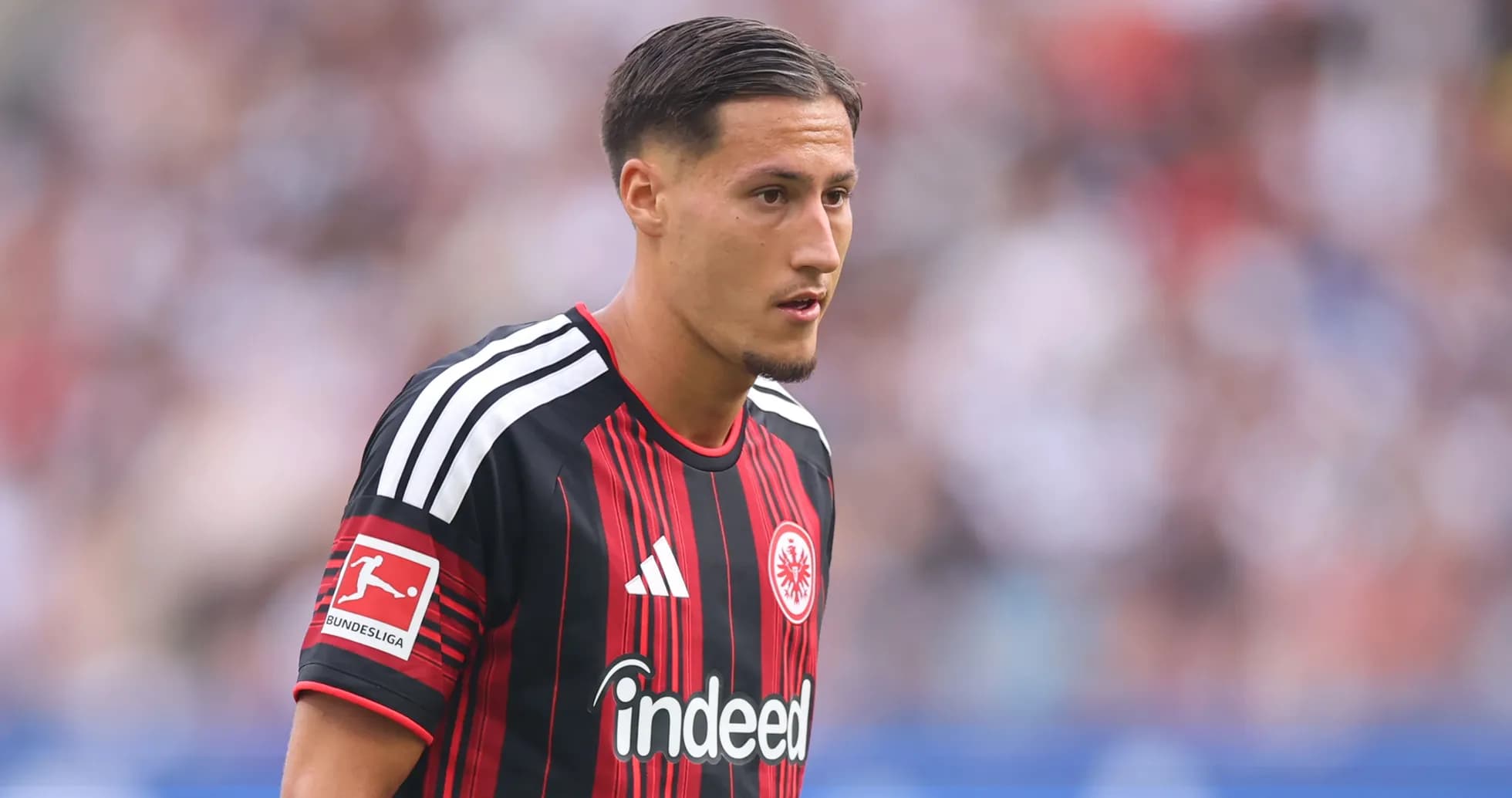 Futbolçu Eintracht Frankfurt formasında sahədə