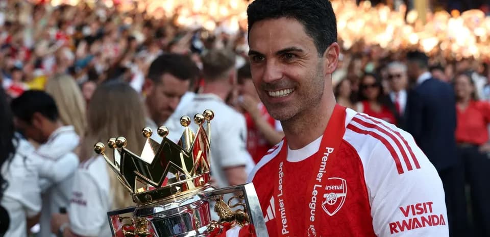 Mikel Arteta holding Premier League trophy with fans