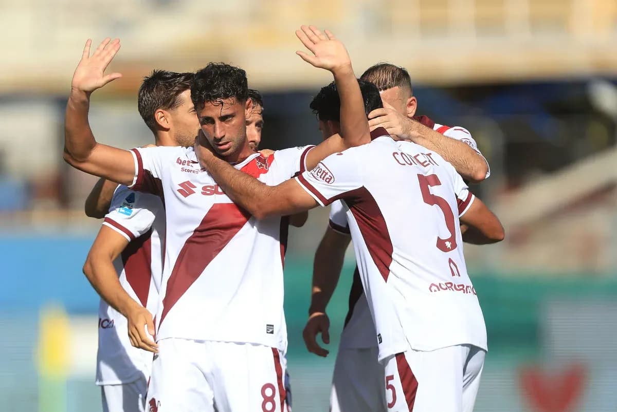 Futbolçuların qol sevinci yaşadığı an