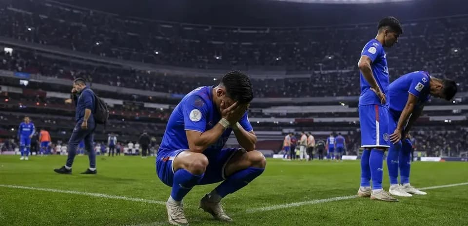Cruz Azul players showing disappointment after match