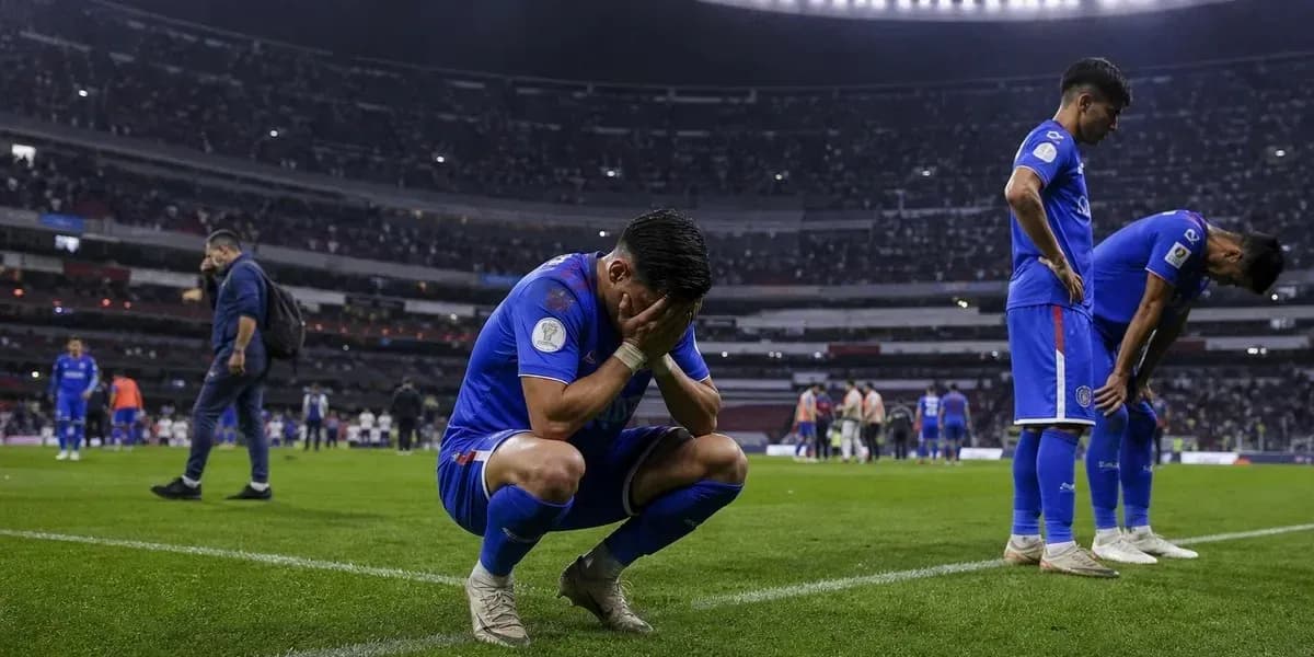Cruz Azul players showing disappointment after match