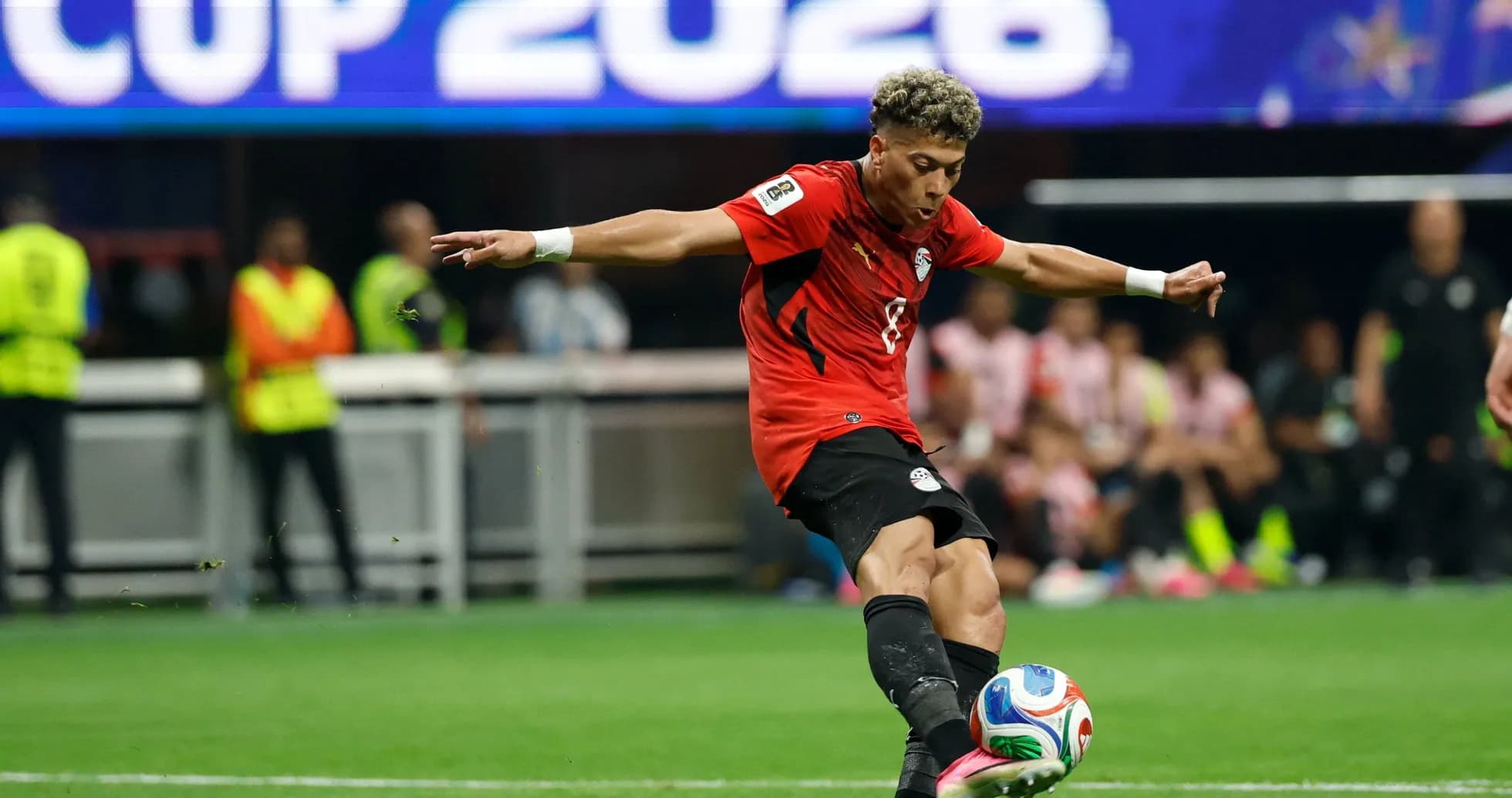 Futbolçu topa zərbə vurur, 2026 Dünya Kuboku