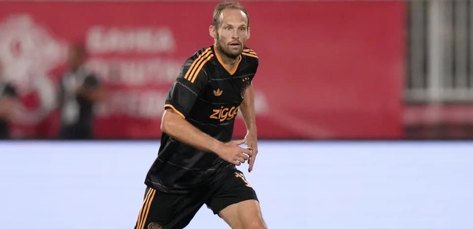 Futbolçu matç zamanı hərəkət edir