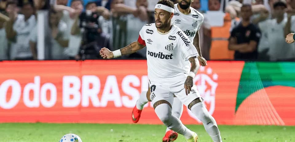 Neymar dribbling the ball during Santos match