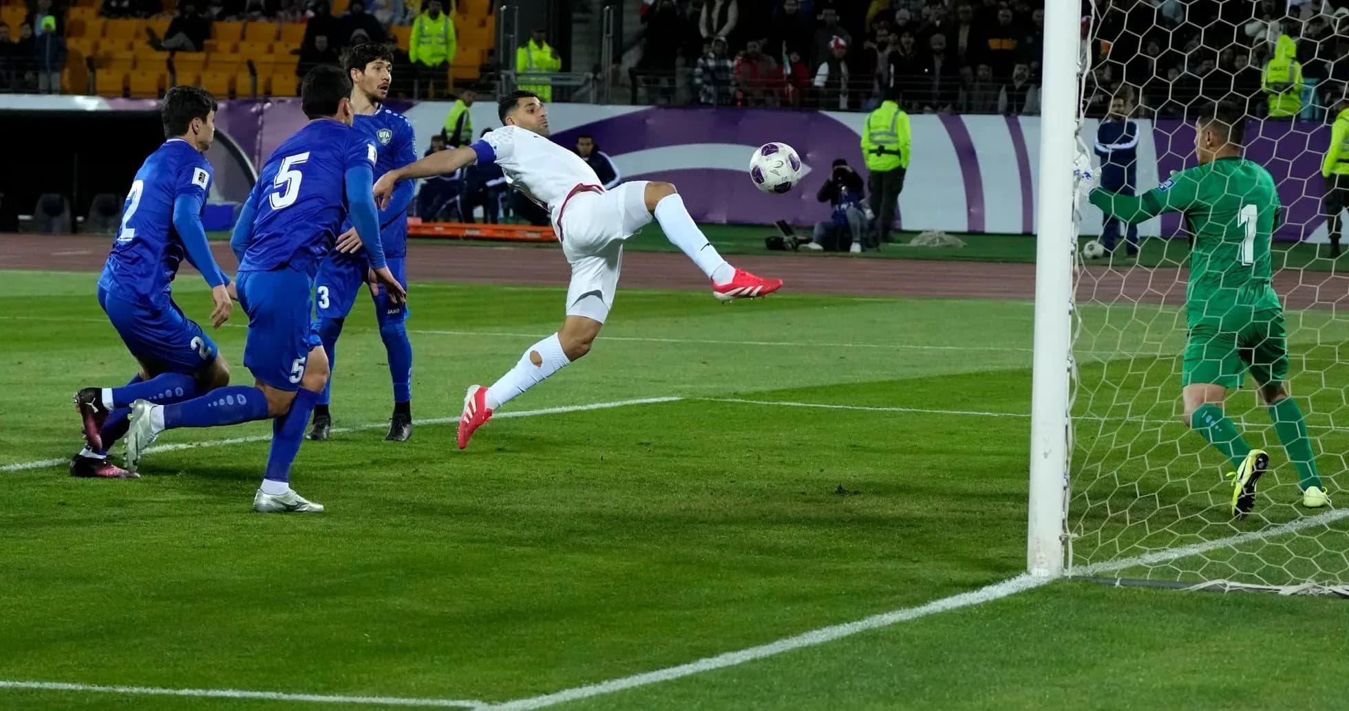 İran və Yeni Zelandiya arasında futbol matçı