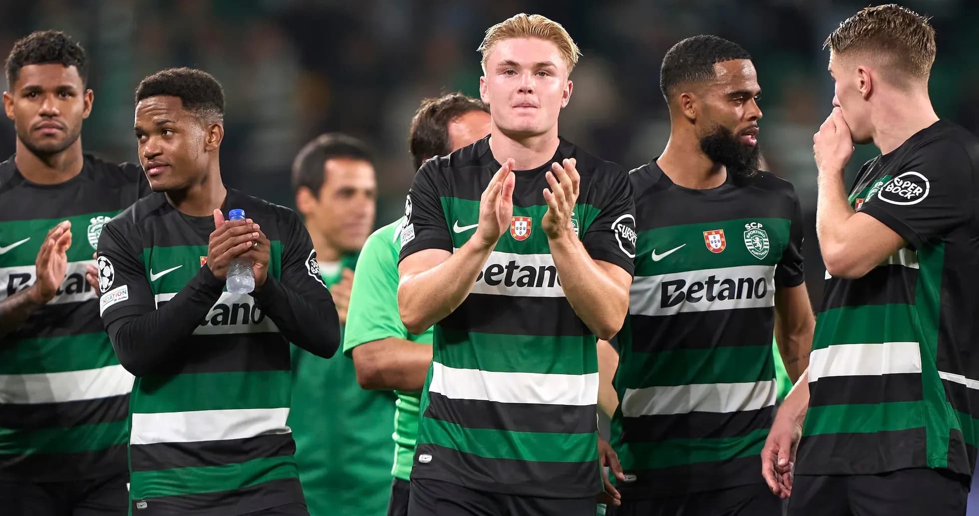 Sporting CP oyunçuları matçdan sonra