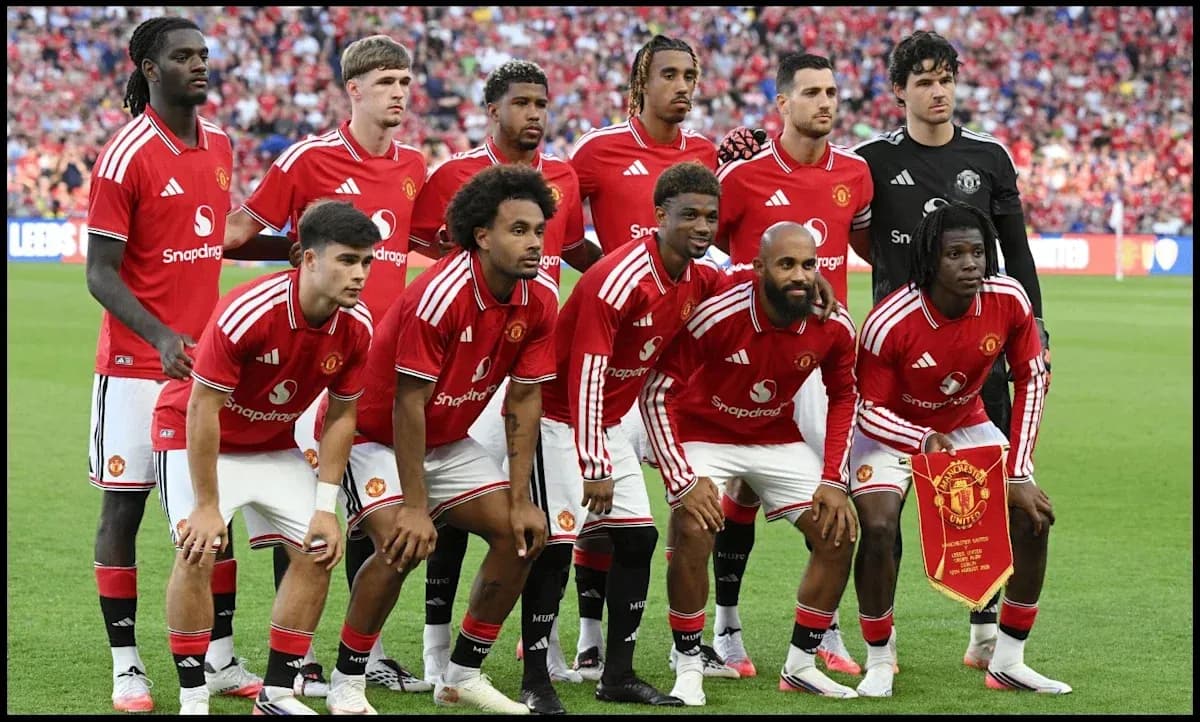 Manchester United team posing for a photo