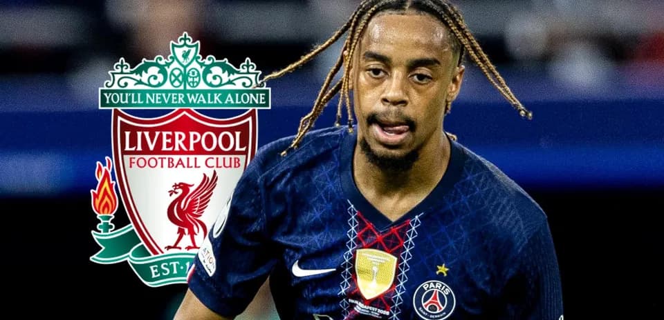 Futbolçu topu qovuşdurur, PSG forması geyinib