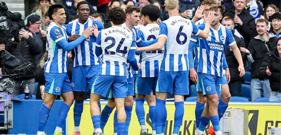 Brighton futbolçuları qolu qeyd edirlər