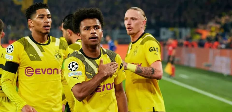 Borussia Dortmund oyunçuları sevinir