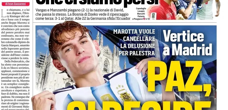Futbolçu Argentina formanı geyinib, üzünü göstərir