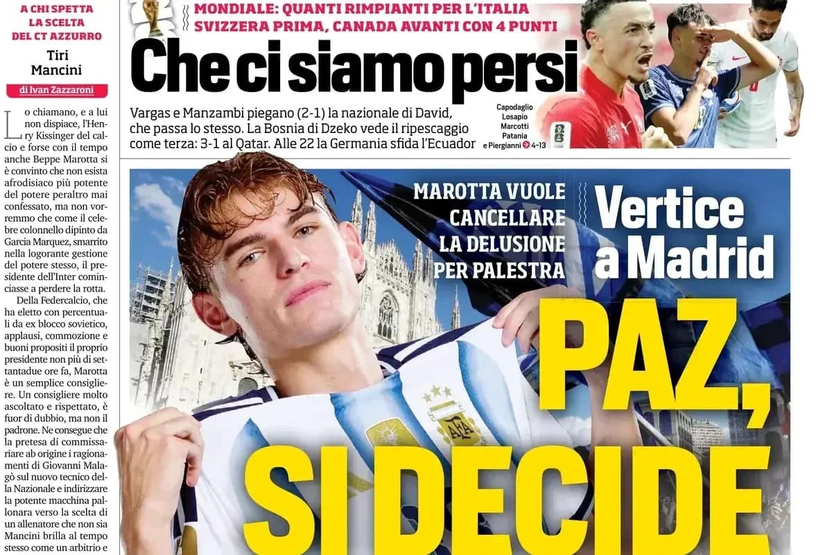 Futbolçu Argentina formanı geyinib, üzünü göstərir