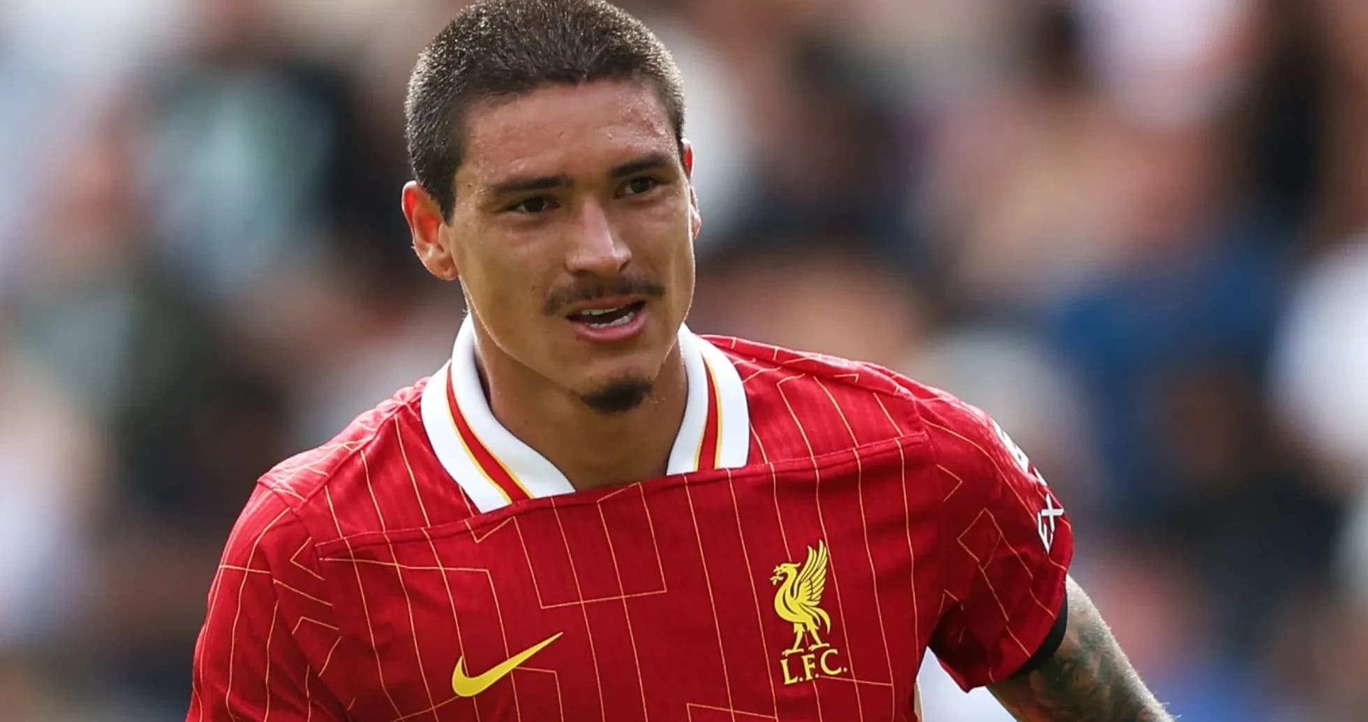 Futbolçu Liverpool formasında oyun zamanı