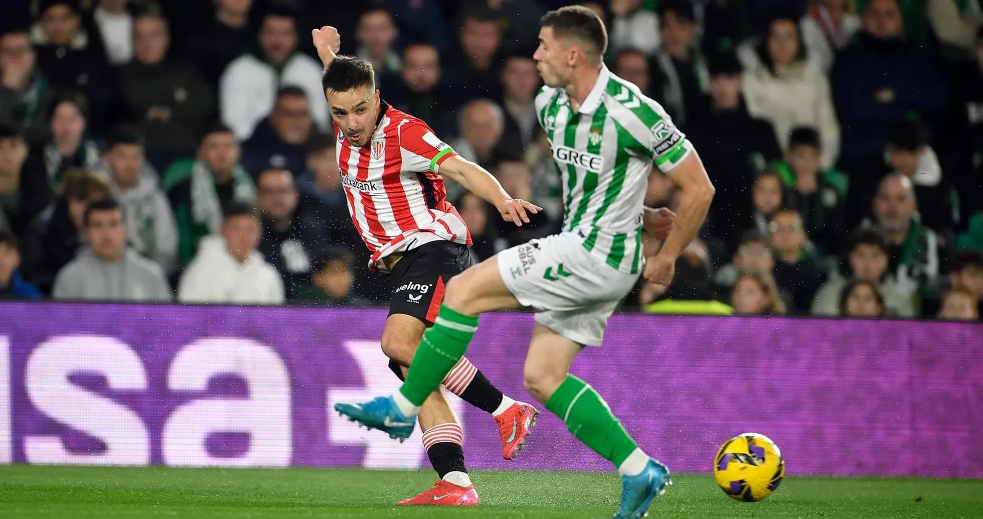 Athletic Club və Real Betis matçında mübarizə