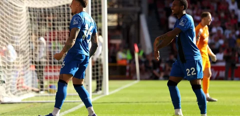 Bournemouth futbolçuları qol sevinci yaşayır