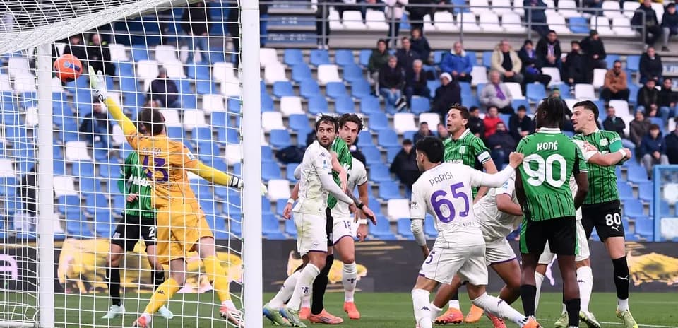 Fiorentina və Sassuolo futbol oyunu