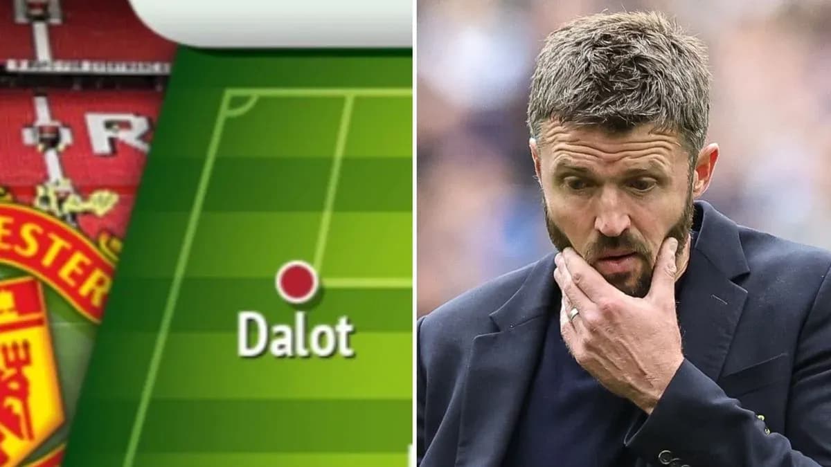 Taktiki plan üzərində düşünən futbol mütəxəssisi