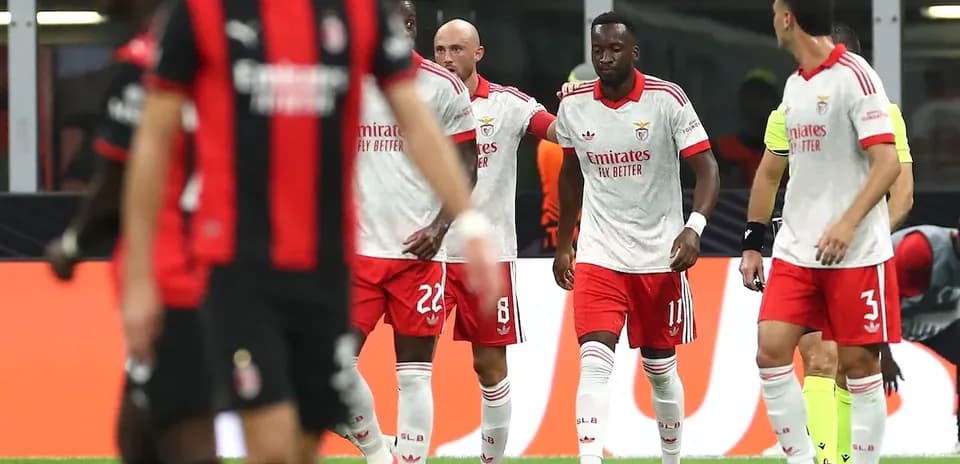 Benfica oyunçuları qol sevincini qeyd edirlər
