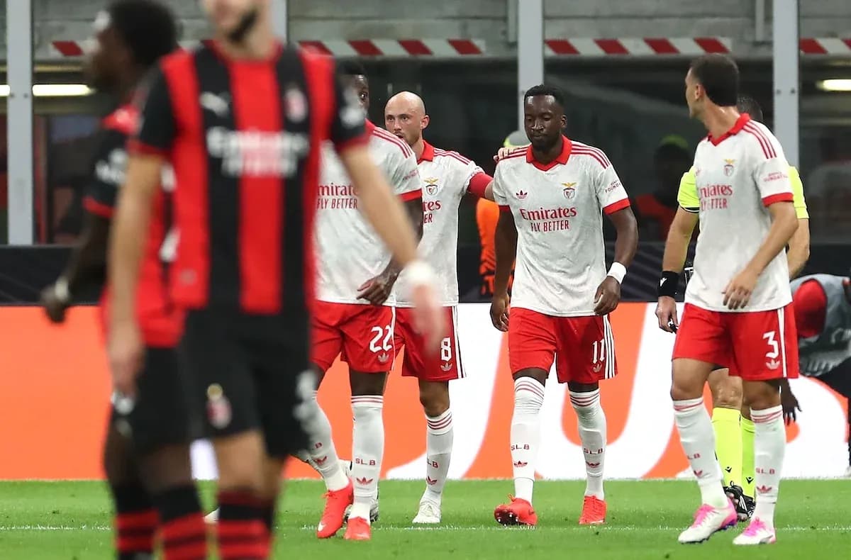 Benfica oyunçuları qol sevincini qeyd edirlər