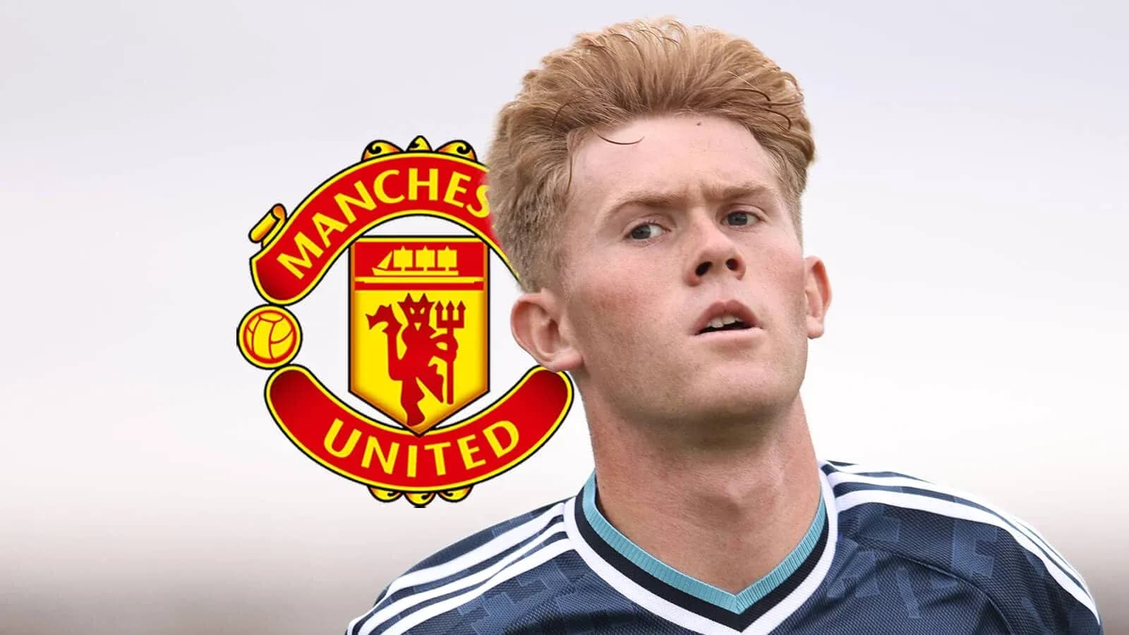 Futbolçu Manchester United emblemi ilə portret