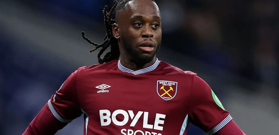 Futbolçu West Ham formasında oyun zamanı