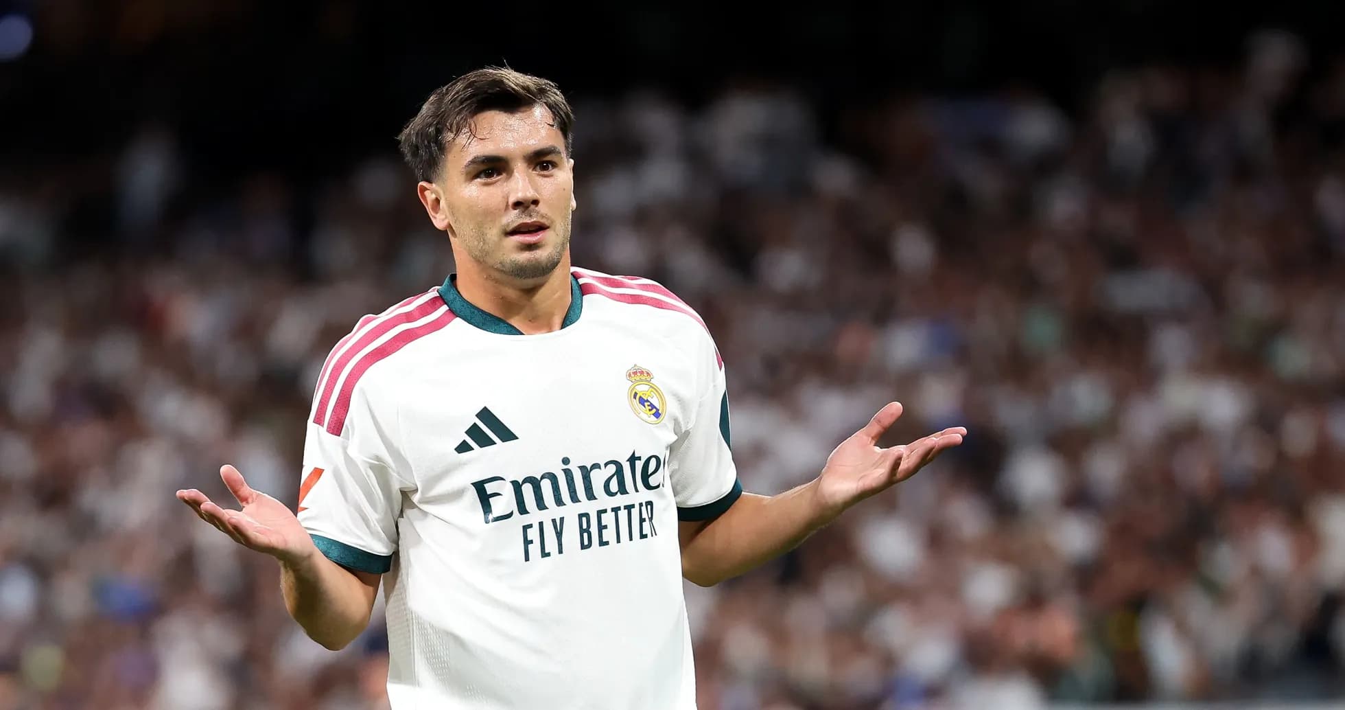 Futbolçu Real Madrid formasında oyun zamanı