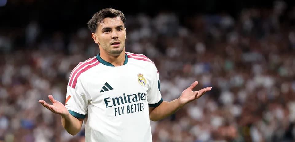 Futbolçu Real Madrid formasında oyun zamanı