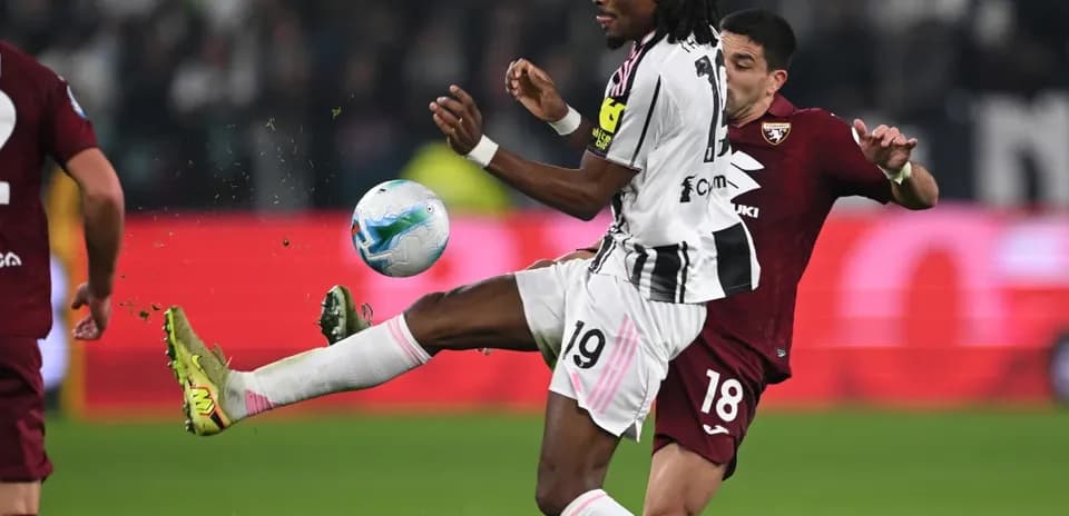 Torino və Juventus arasında top üçün mübarizə