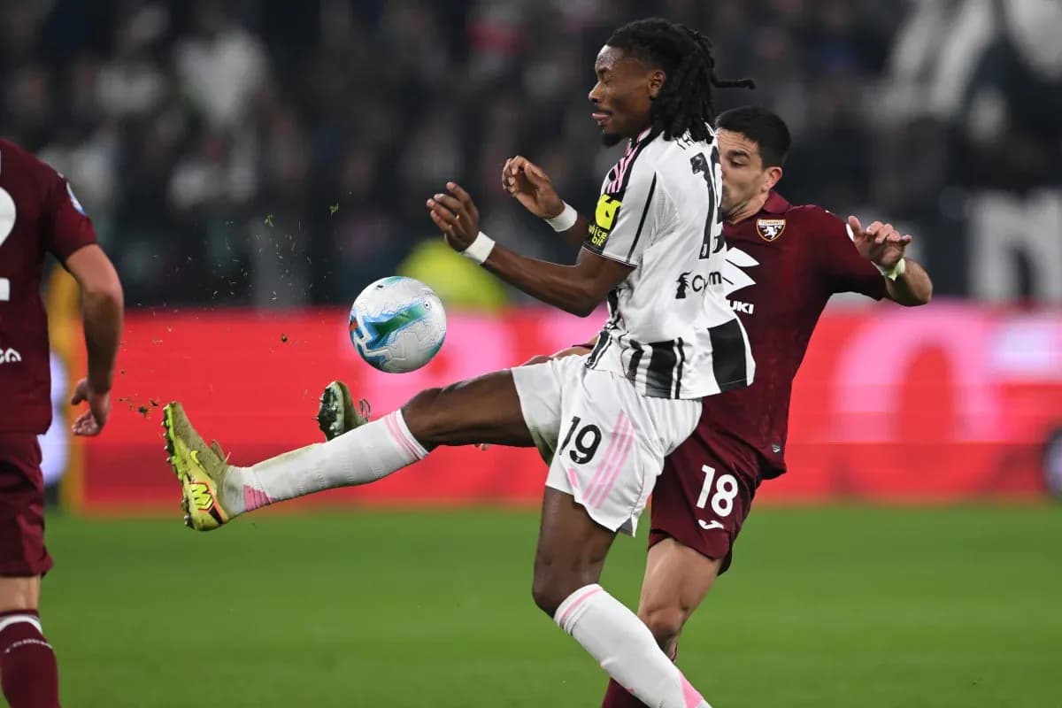 Torino və Juventus arasında top üçün mübarizə