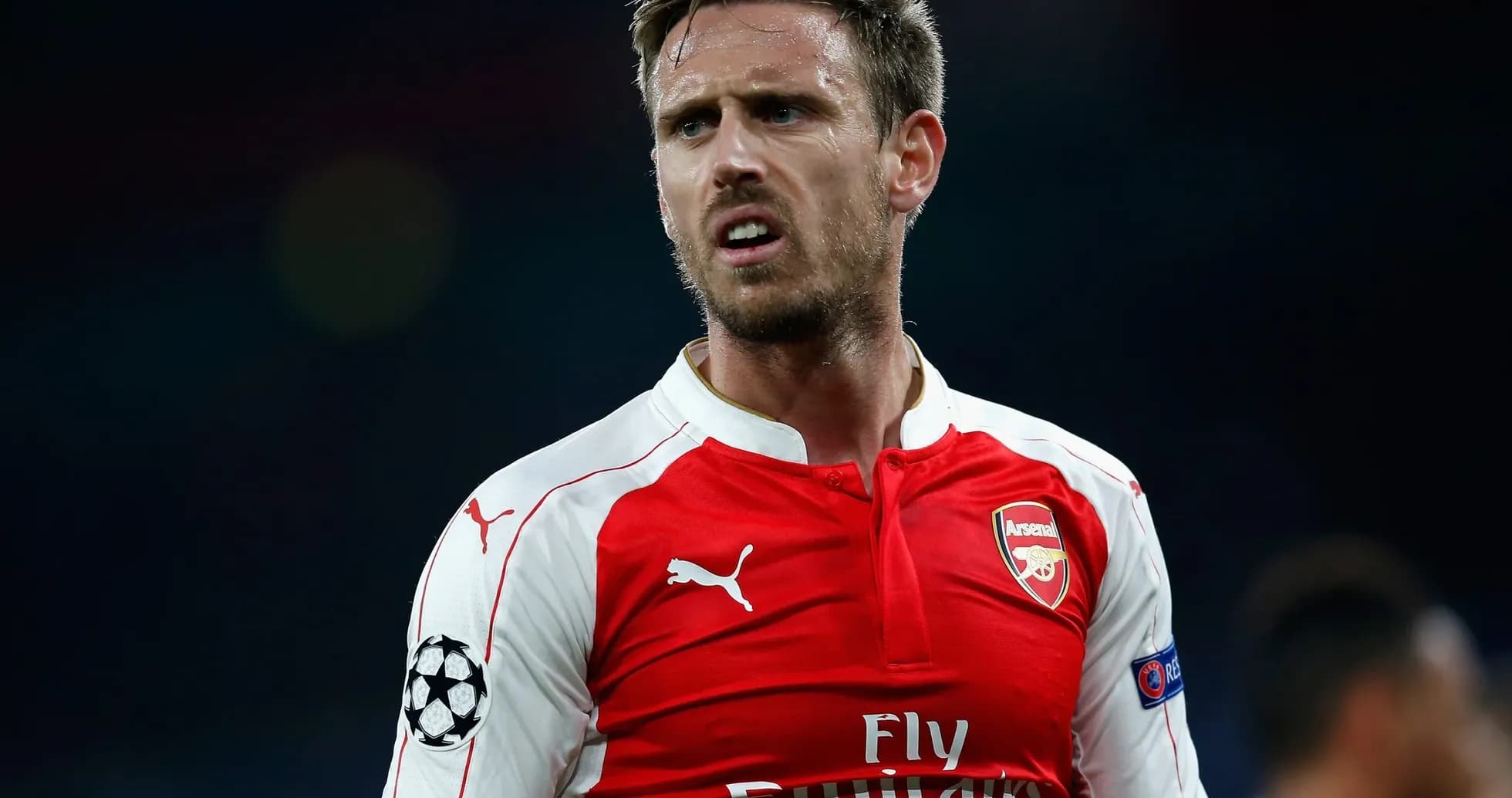 Futbolçu Arsenal formasında oyunda