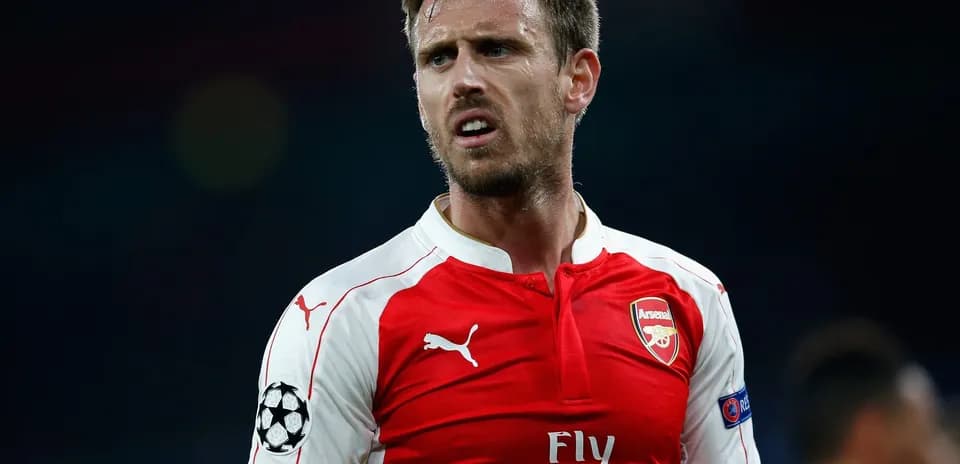Futbolçu Arsenal formasında oyunda