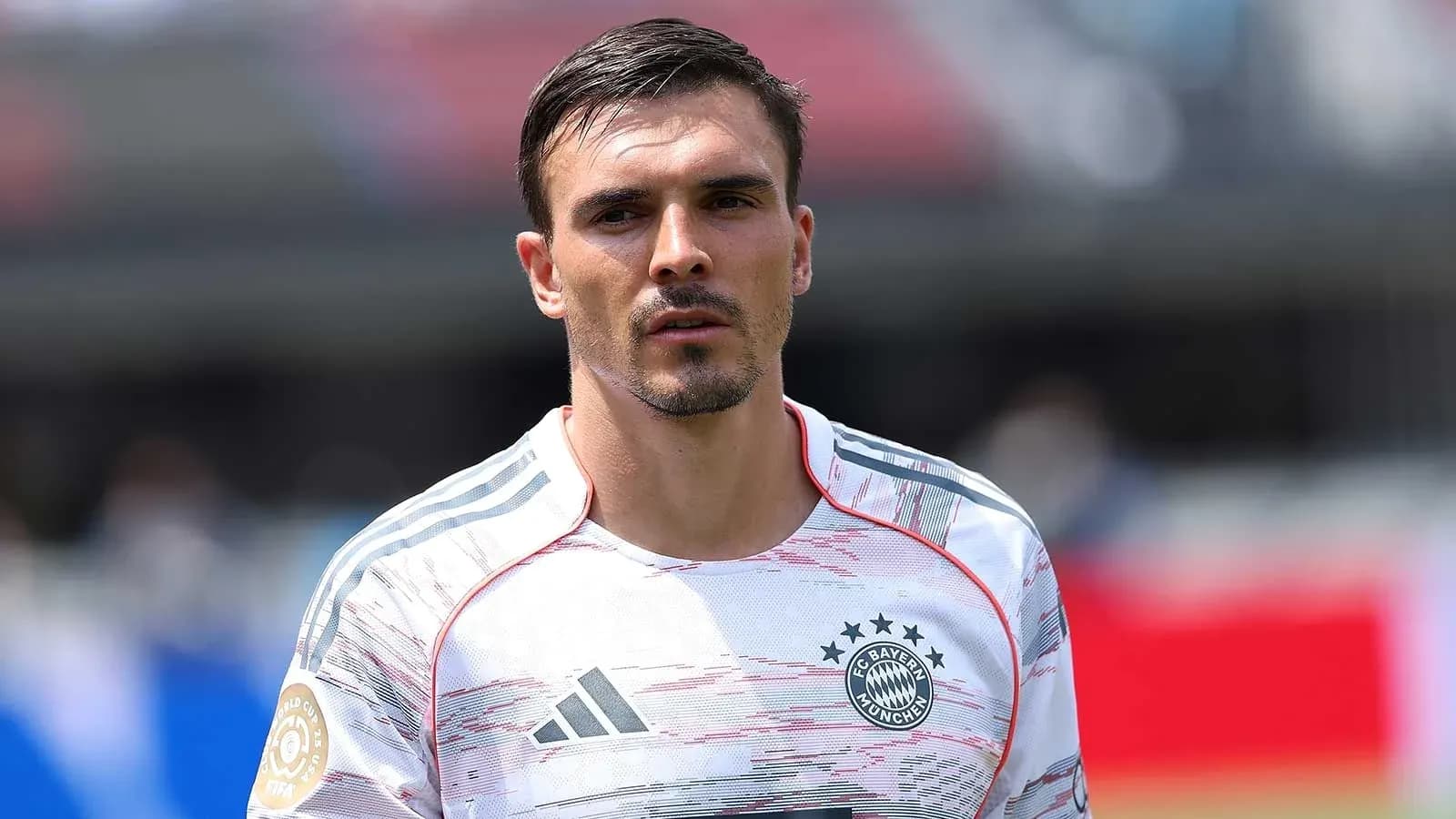 Futbolçu FC Bayern München formasında görünür