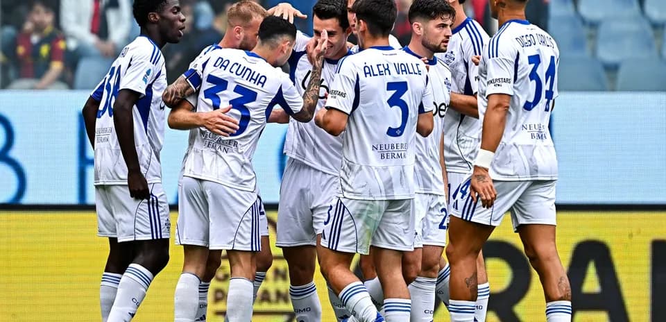 Como futbolçuları qolu qeyd edirlər
