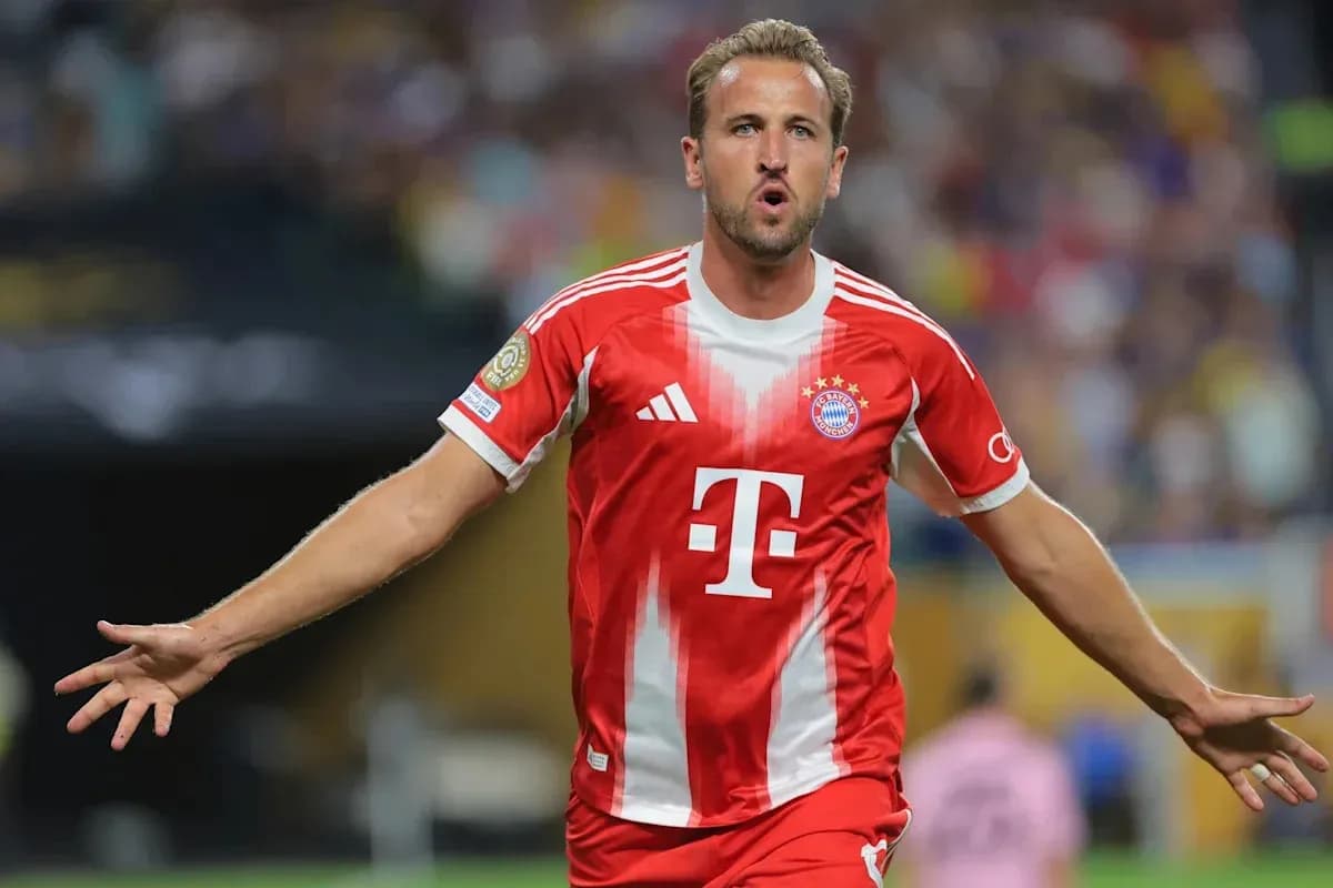 Futbolçu Bayern Münich formasında qollarını açır