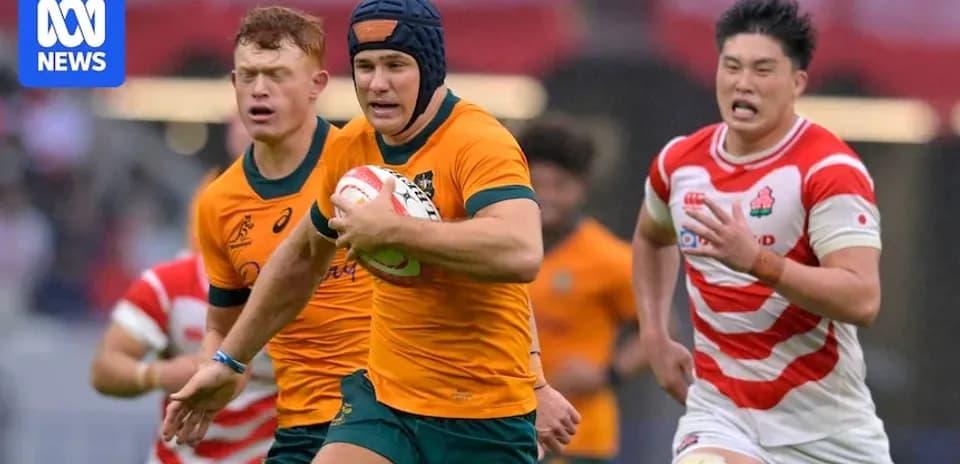 Aussie player running with the rugby ball against Japan