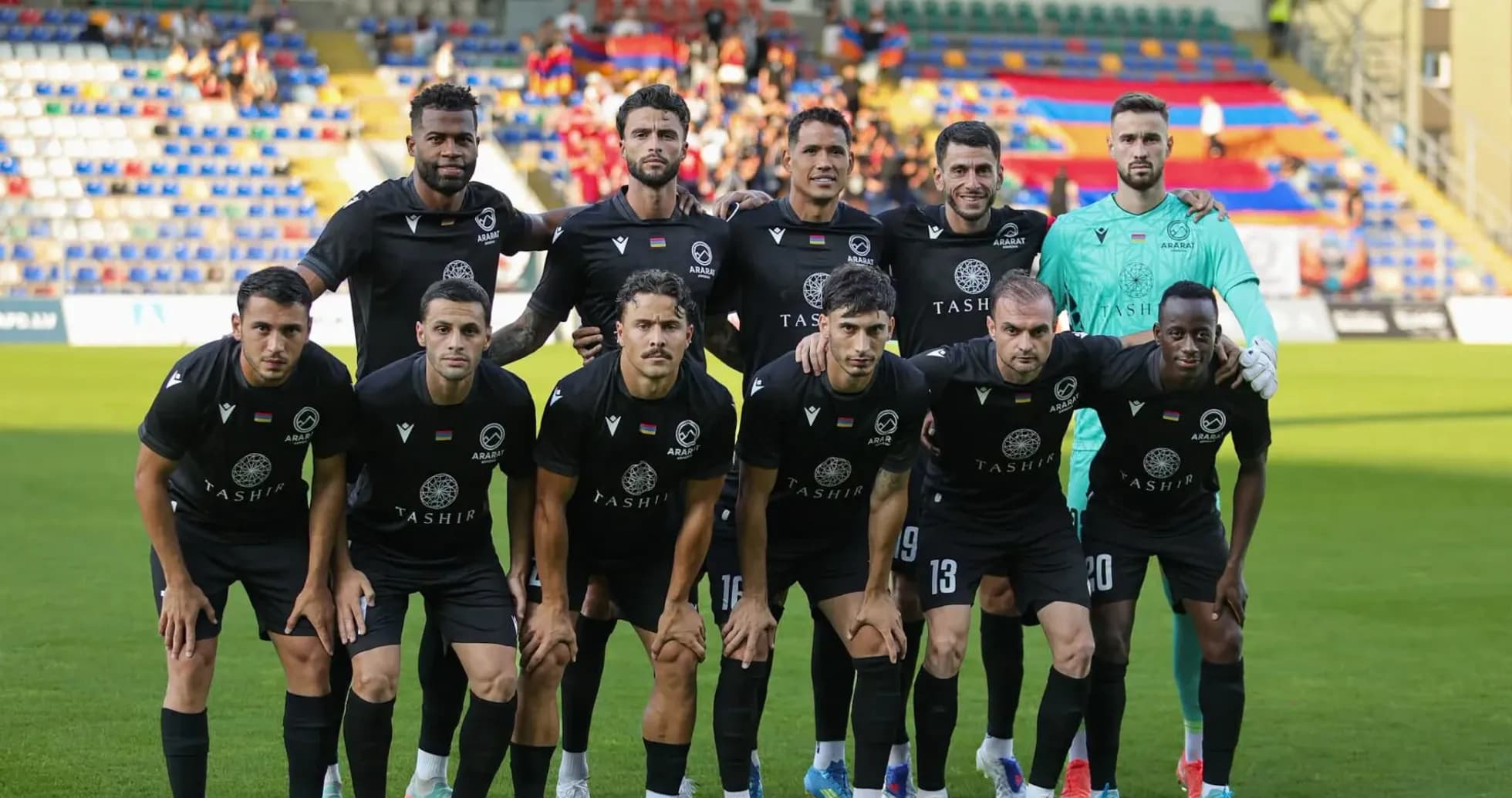 Ararat-Armenia futbol komandası şəkli