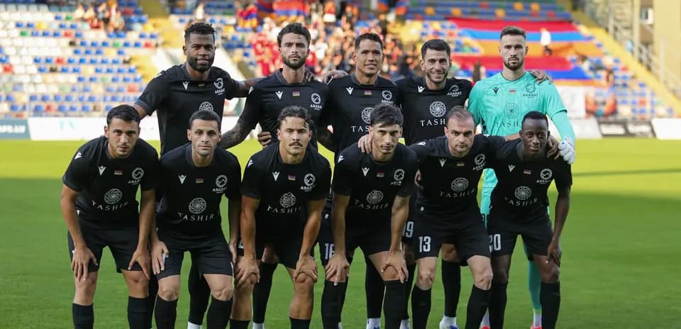 Ararat-Armenia futbol komandası şəkli