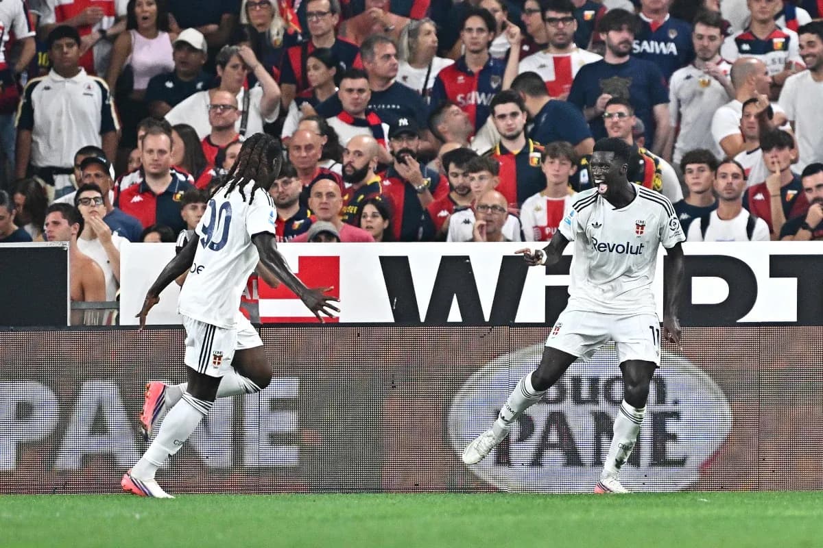 Genoa futbolçuları qolu qeyd edirlər