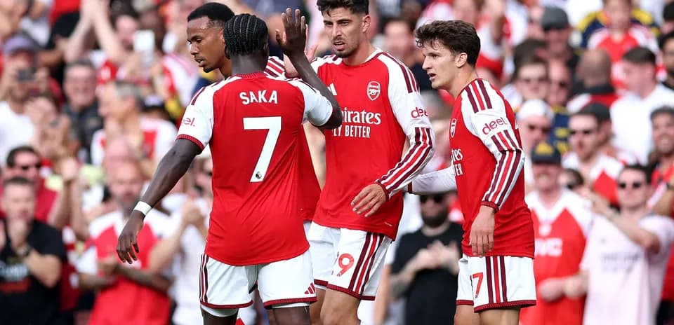 Arsenal futbolçuları qolla sevinirlər