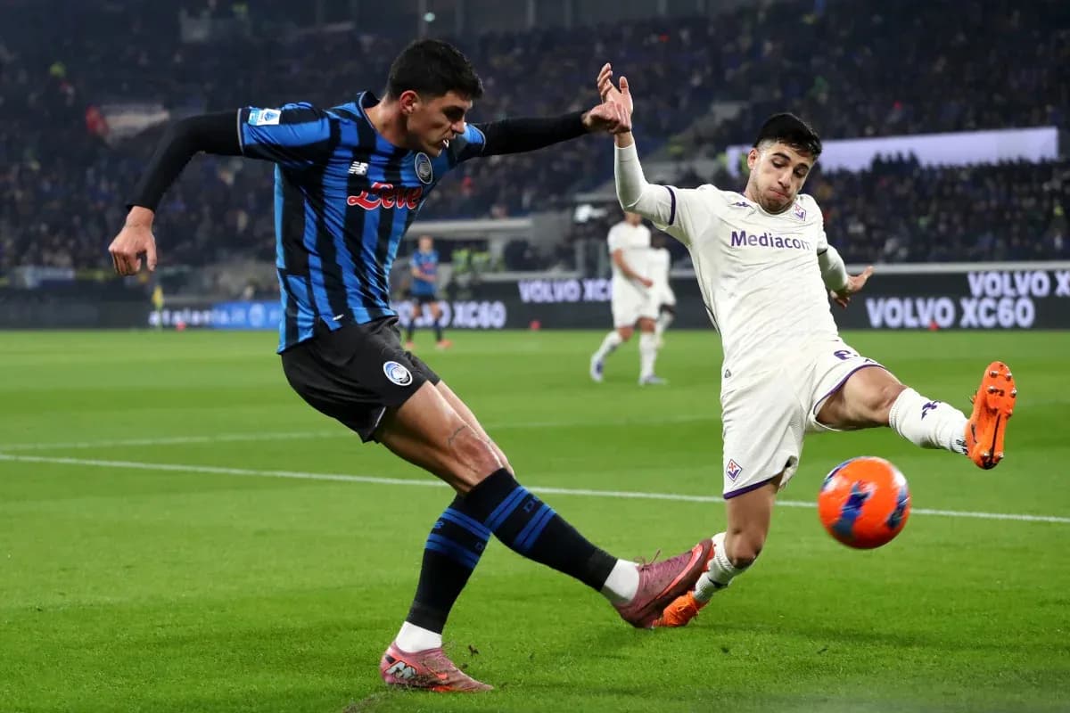 Fiorentina və Atalanta futbolçuları mübarizə aparır