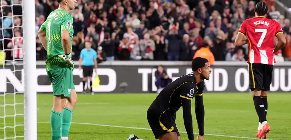 Goalkeeper and players reacting during a match