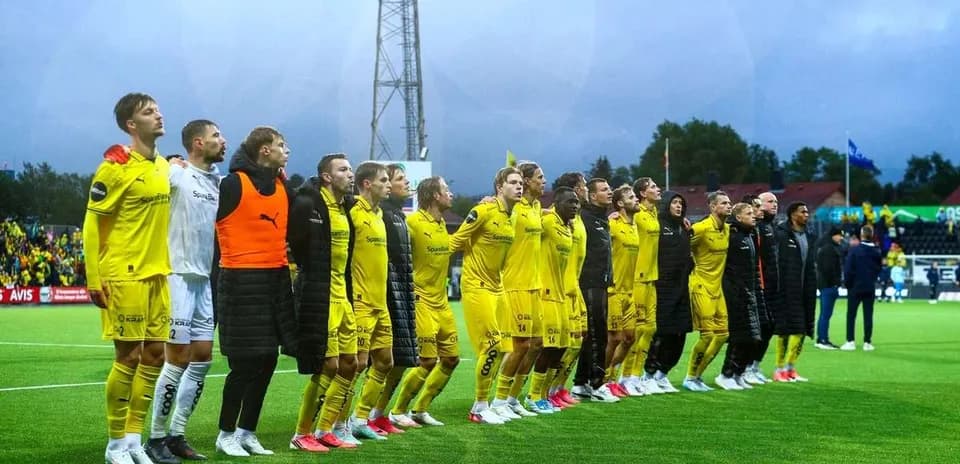 Bodo/Glimt komandası stadionda sıraya düzülüb