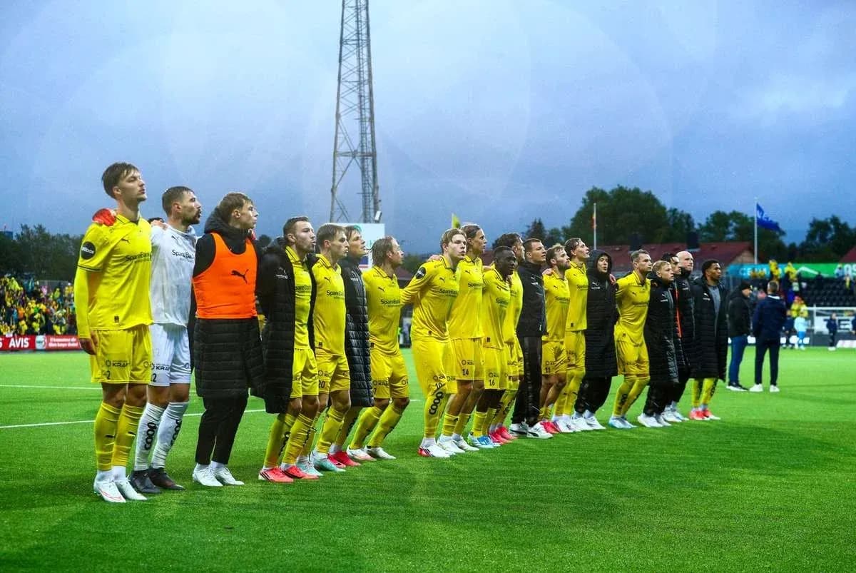 Bodo/Glimt komandası stadionda sıraya düzülüb