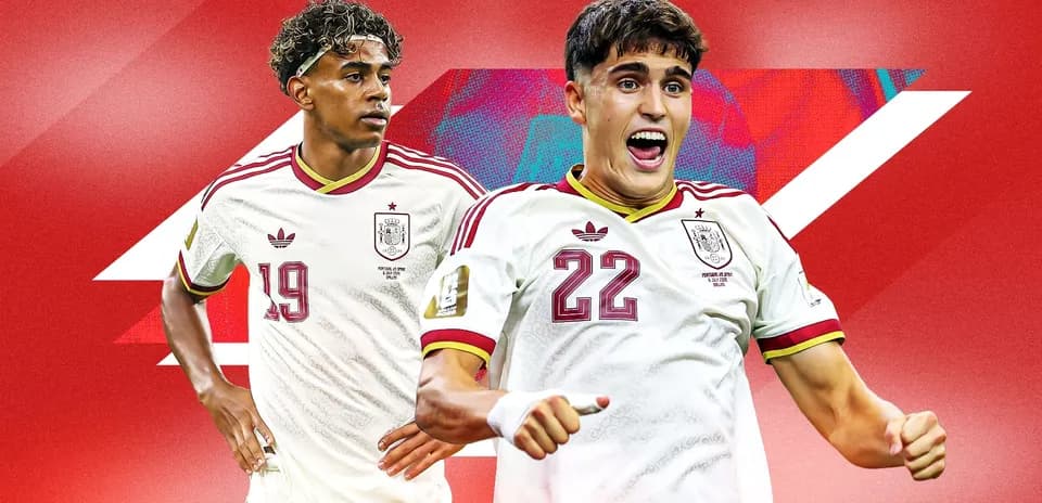 İspaniya futbolçuları 19 və 22 nömrəli formada